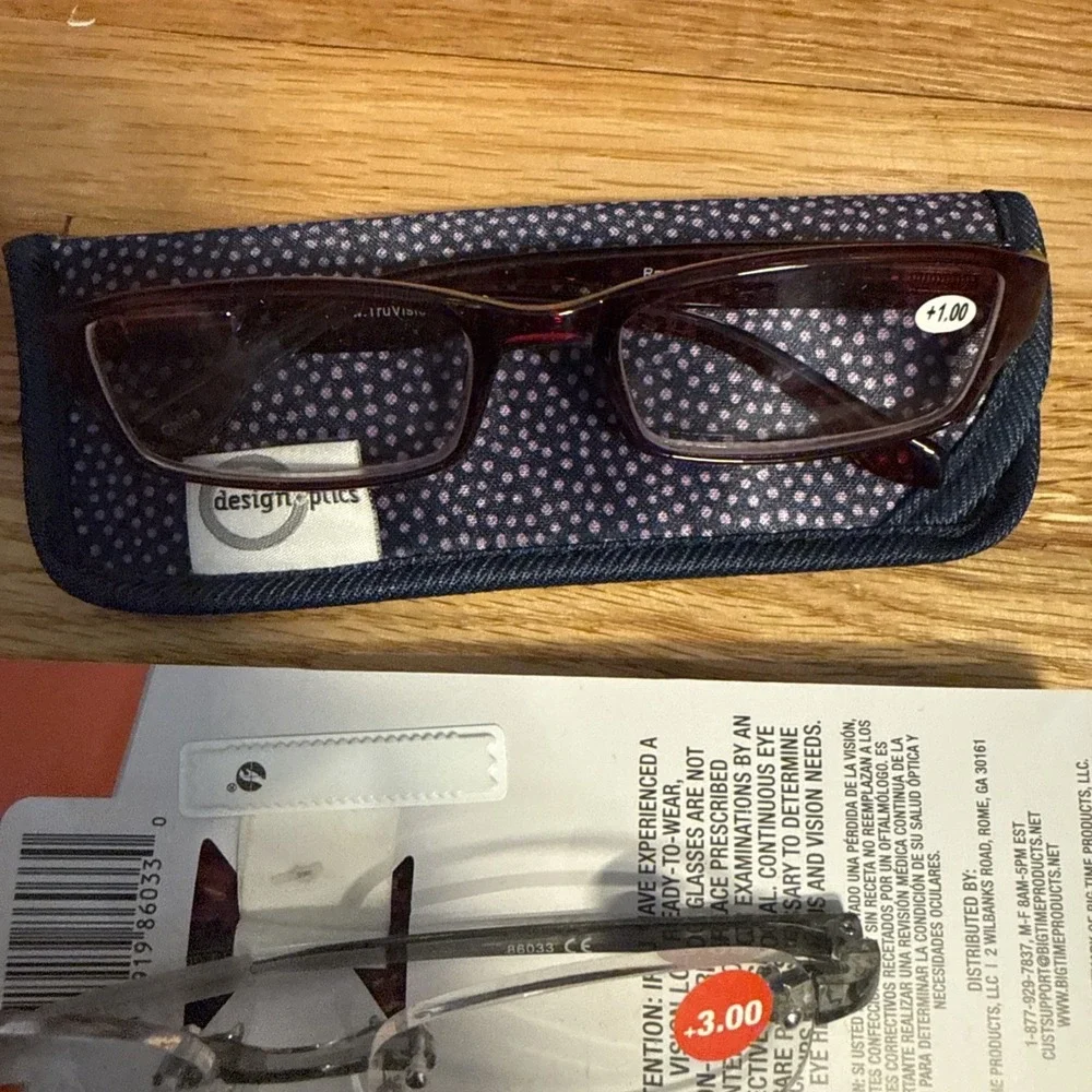 Lot Of 6 NWT Pairs Reading Glasses- includes 6 travel cases- Resellers Dream!